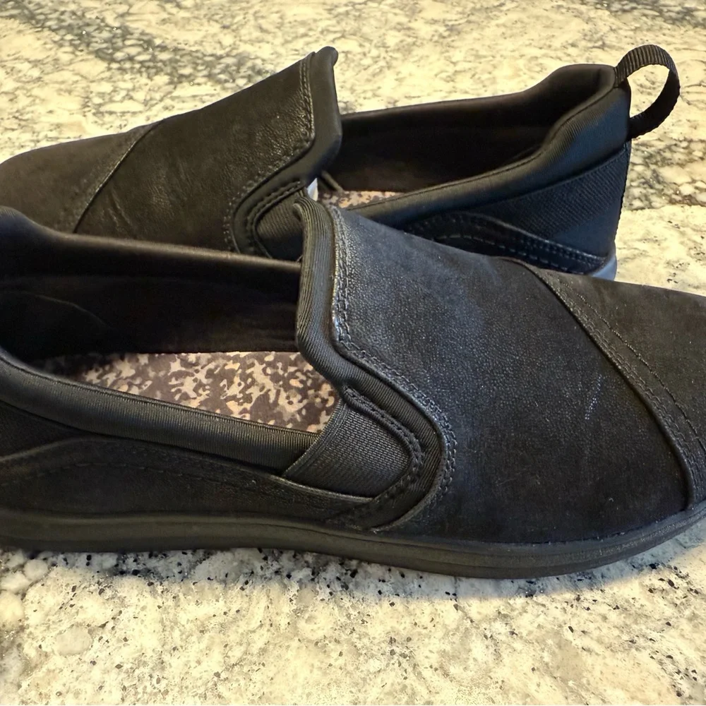Clark’s Women’s Breeze Dawn cloud steppers Black Slip-On shoes size 8 Worn once!